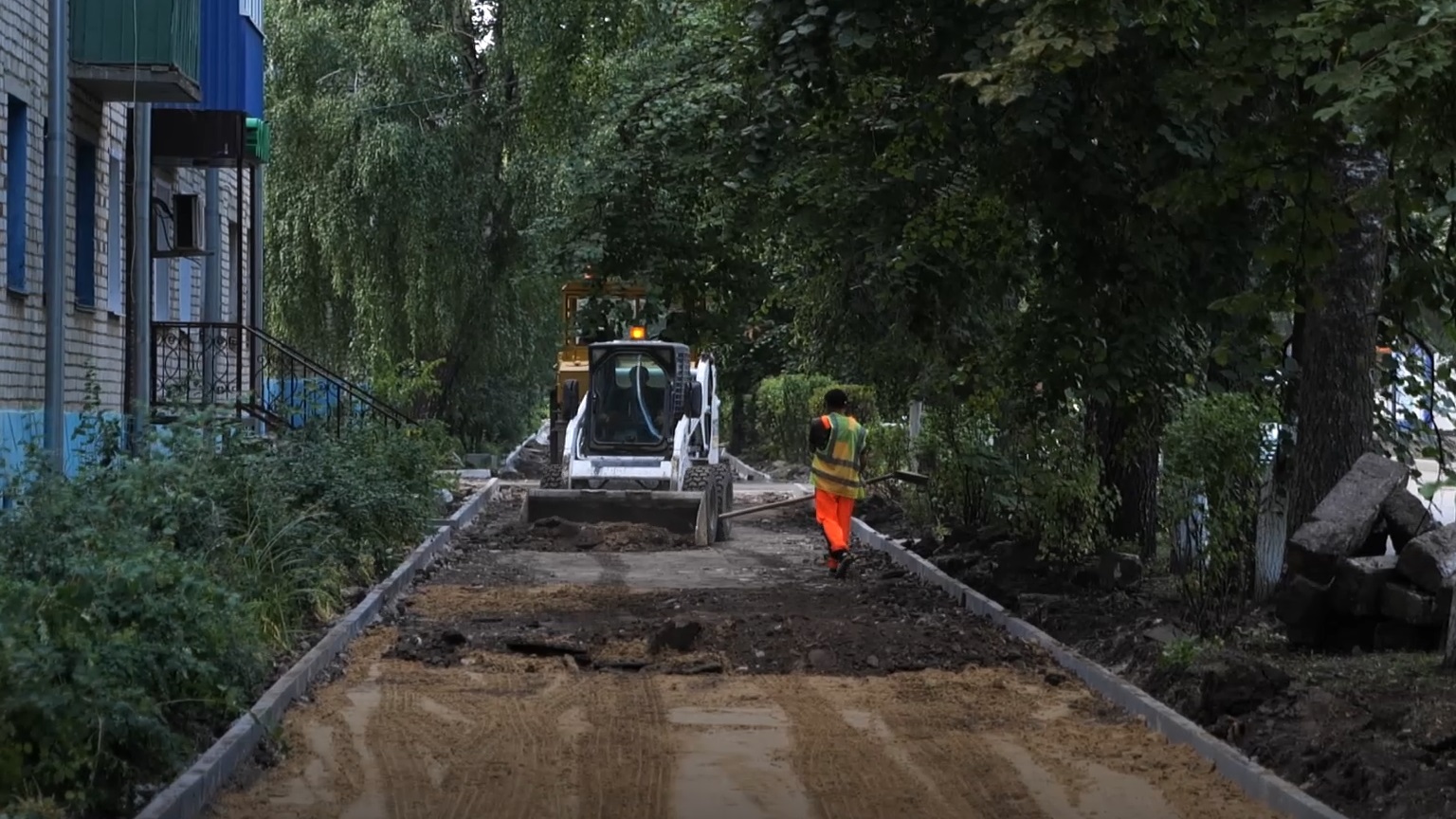 В 28 муниципалитетах Саратовской области ведется ремонт тротуаров