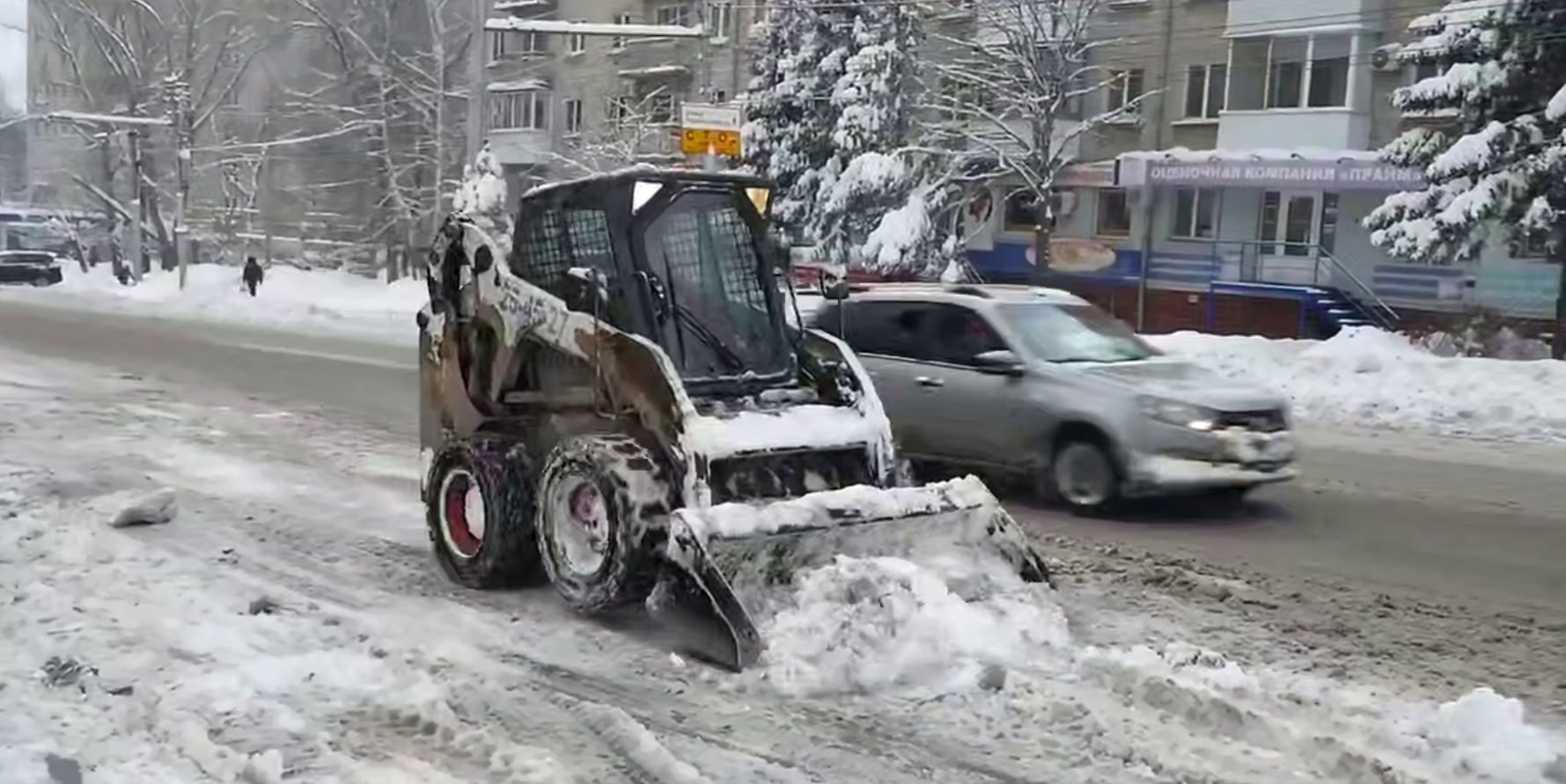 За сутки с улиц Саратова вывезли 22 тысячи кубометров снега