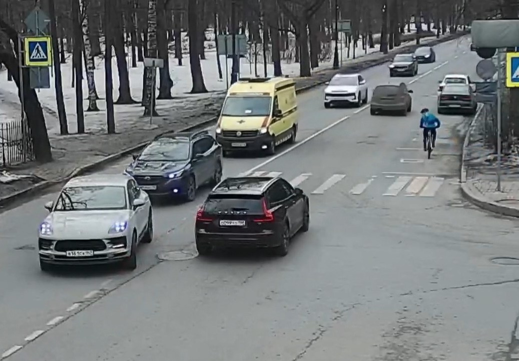 На саратовские дороги возвращаются самокатчики и велосипедисты, водителей просят быть внимательнее