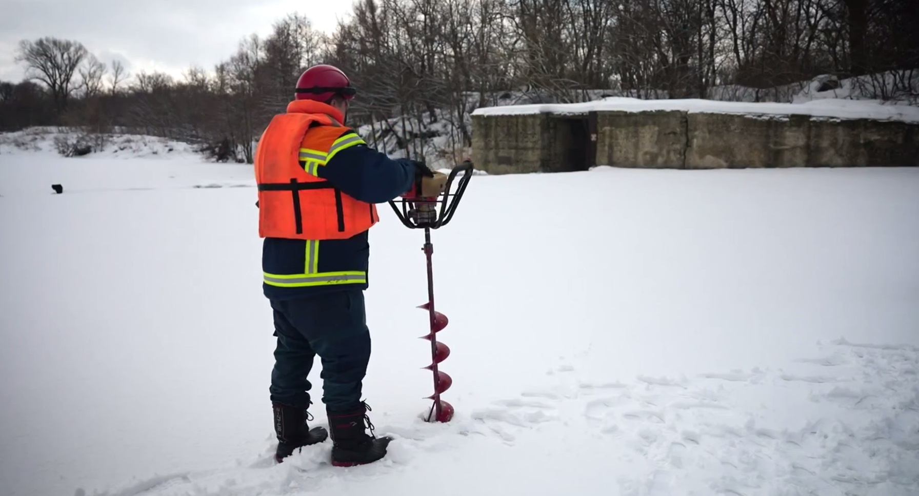 В преддверии весеннего половодья спасатели начали взрывать лёд на реках в Саратовской области