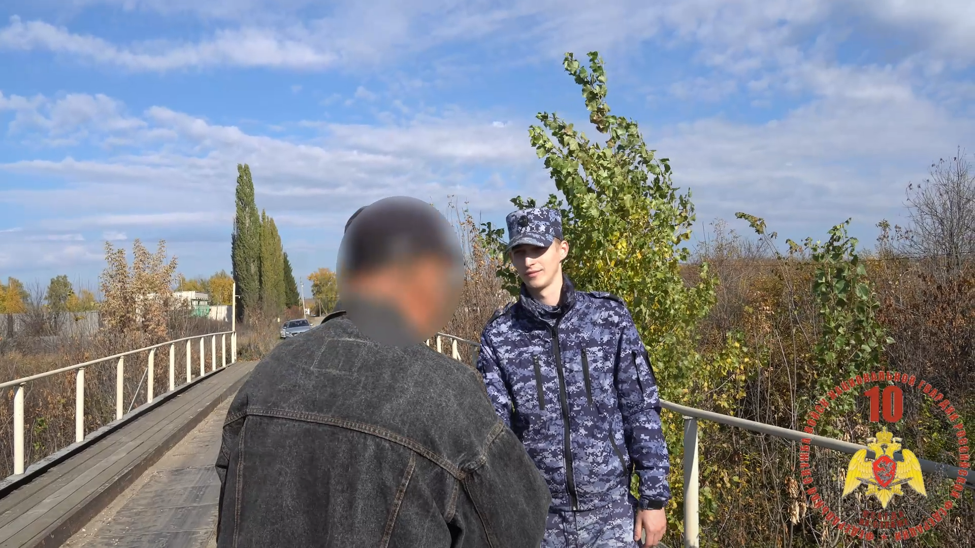 Саратовский росгвардеец спас упавшего с моста велосипедиста Саратовский росгвардеец спас упавшего с моста велосипедиста