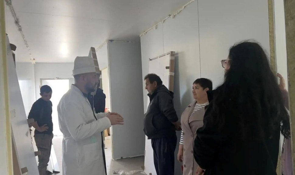 Саратовские сельчане с воодушевлением следят за строительством ФАПа Саратовские сельчане с воодушевлением следят за строительством ФАПа