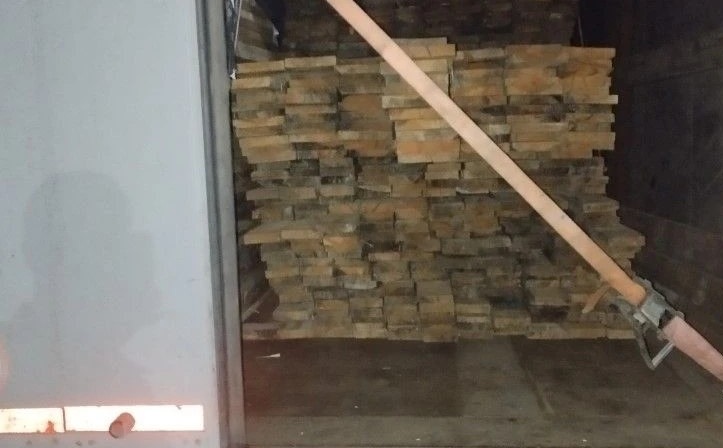 Из Саратовской области не выпустили в Узбекистан 48 кубометров досок
