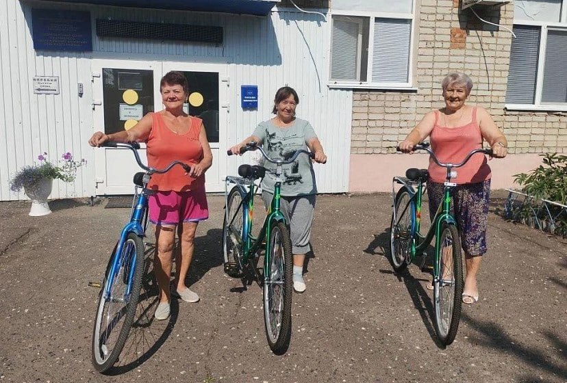 Саратовские пенсионеры мчатся на велосипедах за новыми впечатлениями Саратовские пенсионеры мчатся на велосипедах за новыми впечатлениями