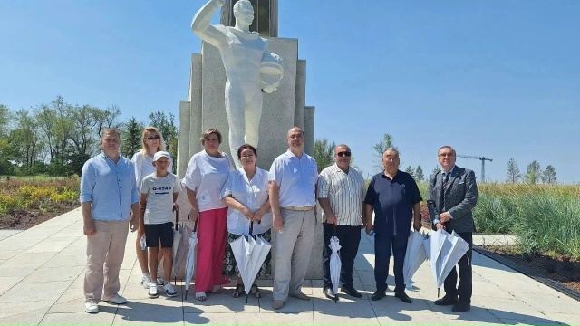 Руководители национально-культурных объединений с семьями посетили космический парк