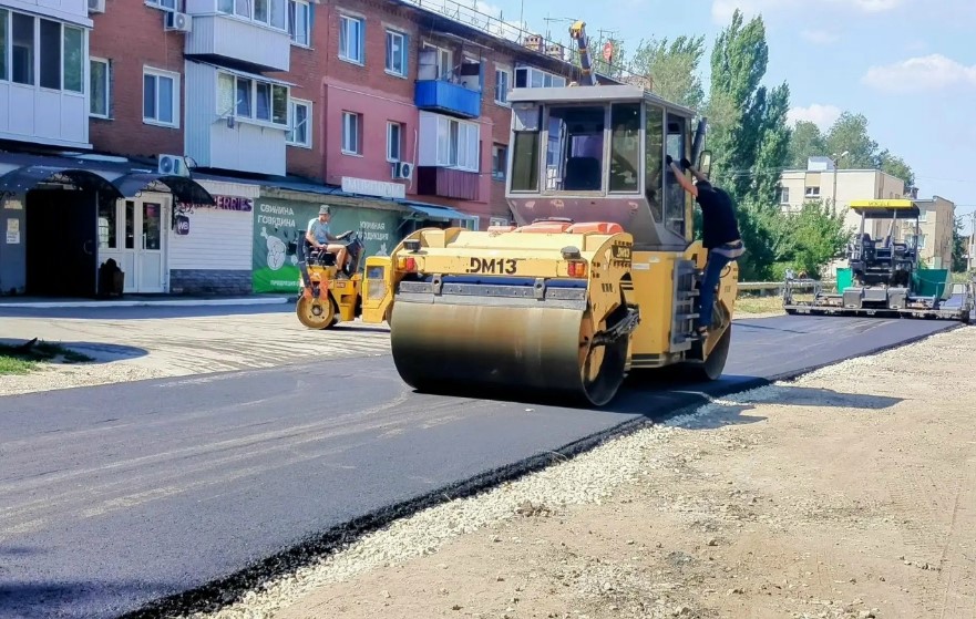 Саратовские сельчане наводят красоту вокруг новых дорог