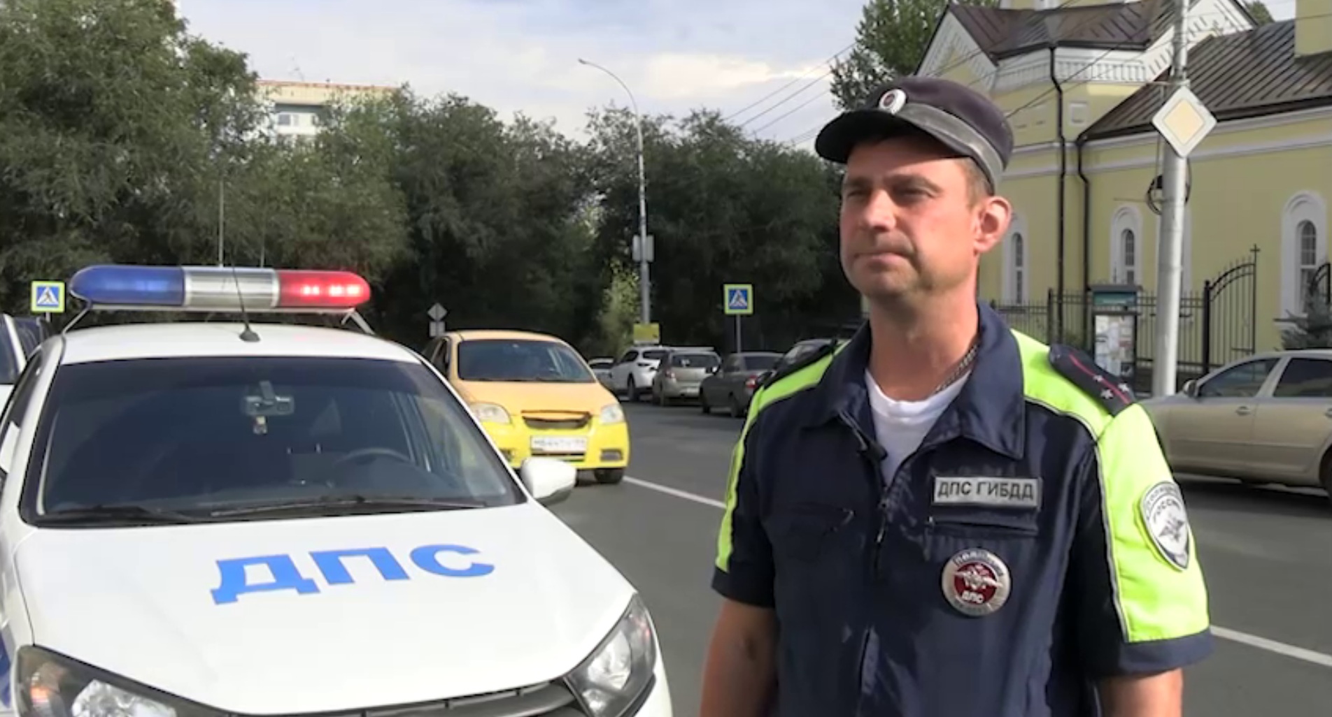 Саратовский полицейский за 3 минуты довёз до больницы потерявшую сознание горожанку