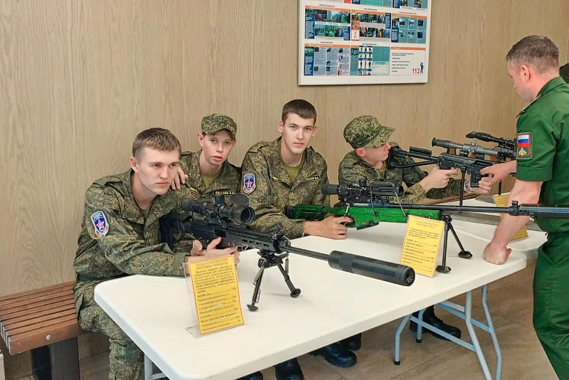 Саратовские юнармейцы участвуют в патриотических сборах «Гвардеец-2026» в Пензе