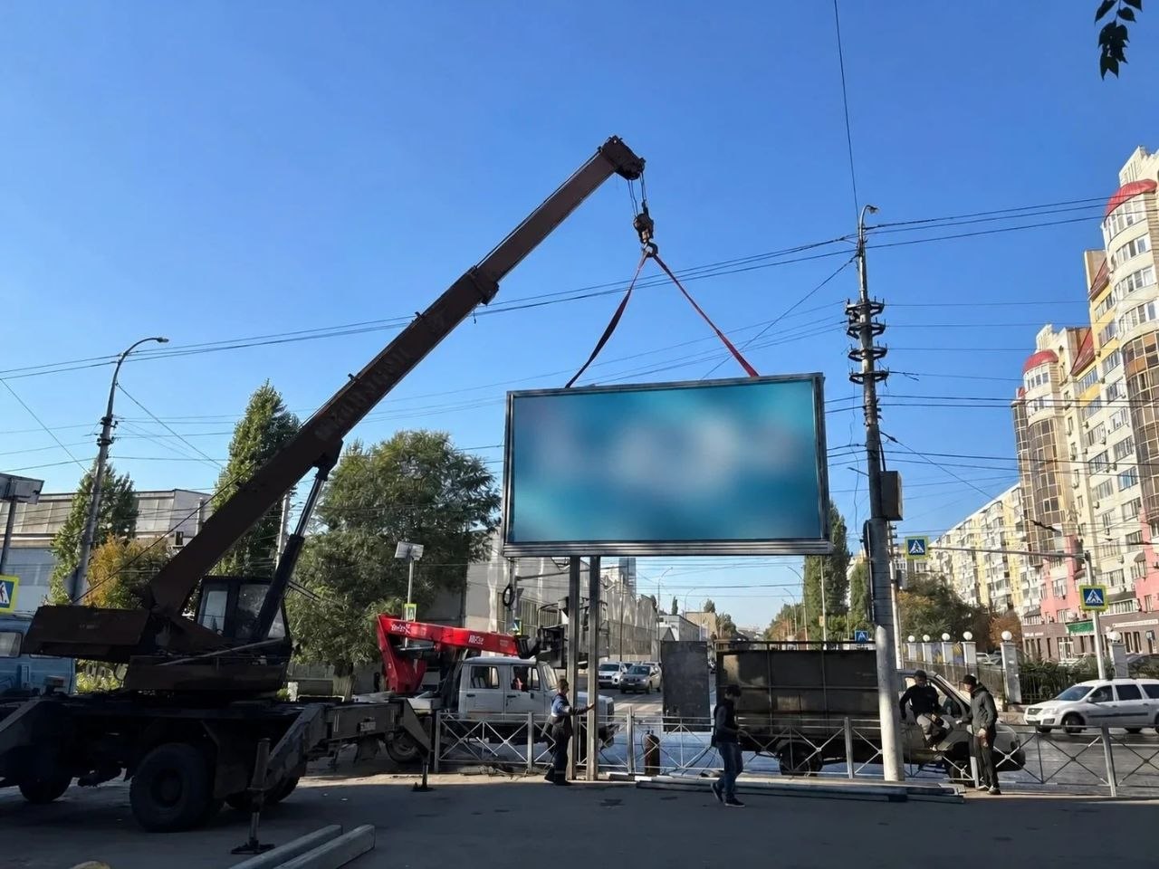В Саратове снесли 266 незаконных ларьков и 229 билбордов