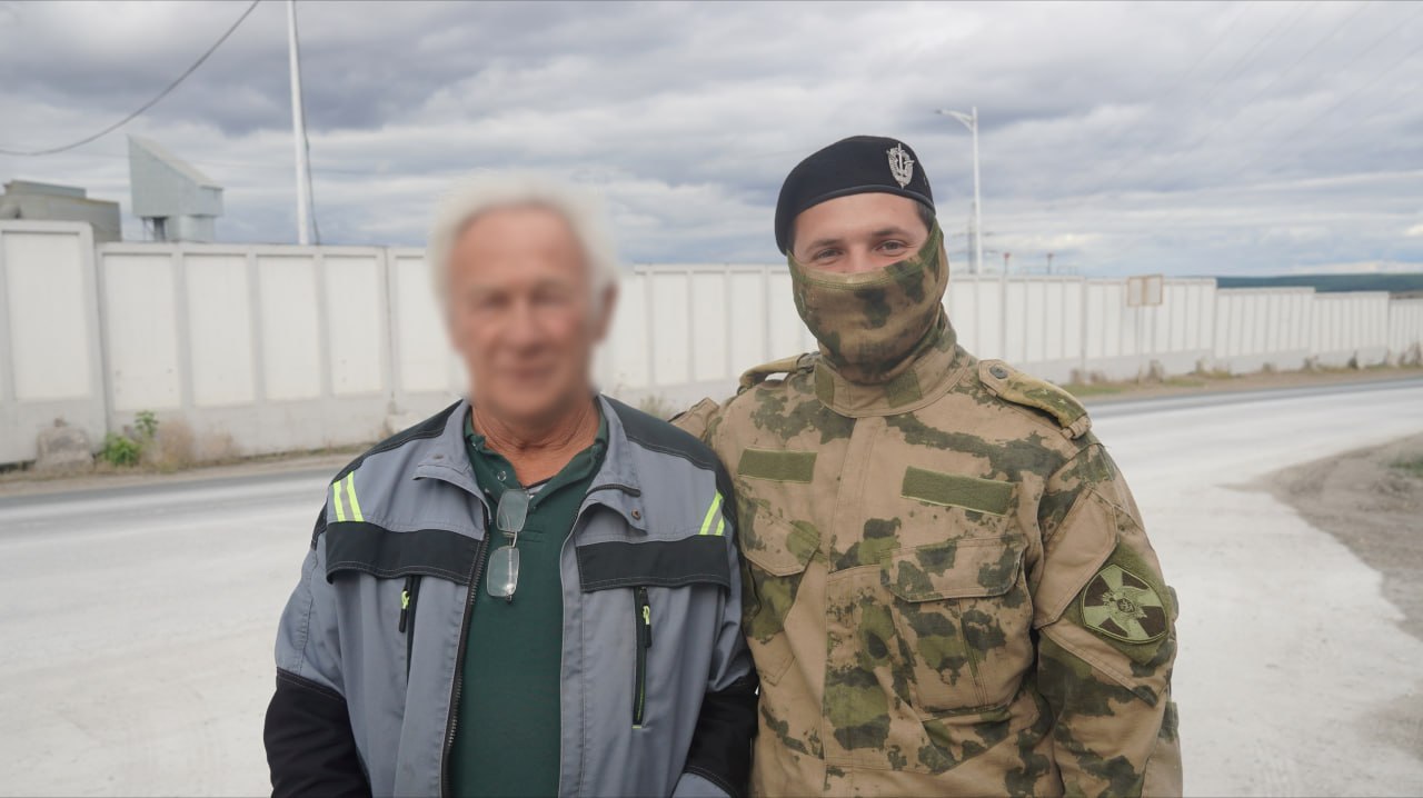 Сотрудник ОМОН помог попавшему в ДТП саратовцу выбраться из легковушки