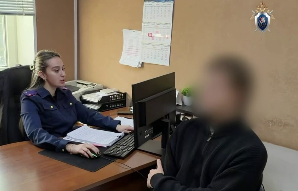 Саратовец несколько раз пырнул ножом знакомого в подъезде жилого дома