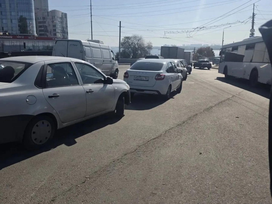 На въезде в Саратов искали нарушителей среди таксистов На въезде в Саратов искали нарушителей среди таксистов