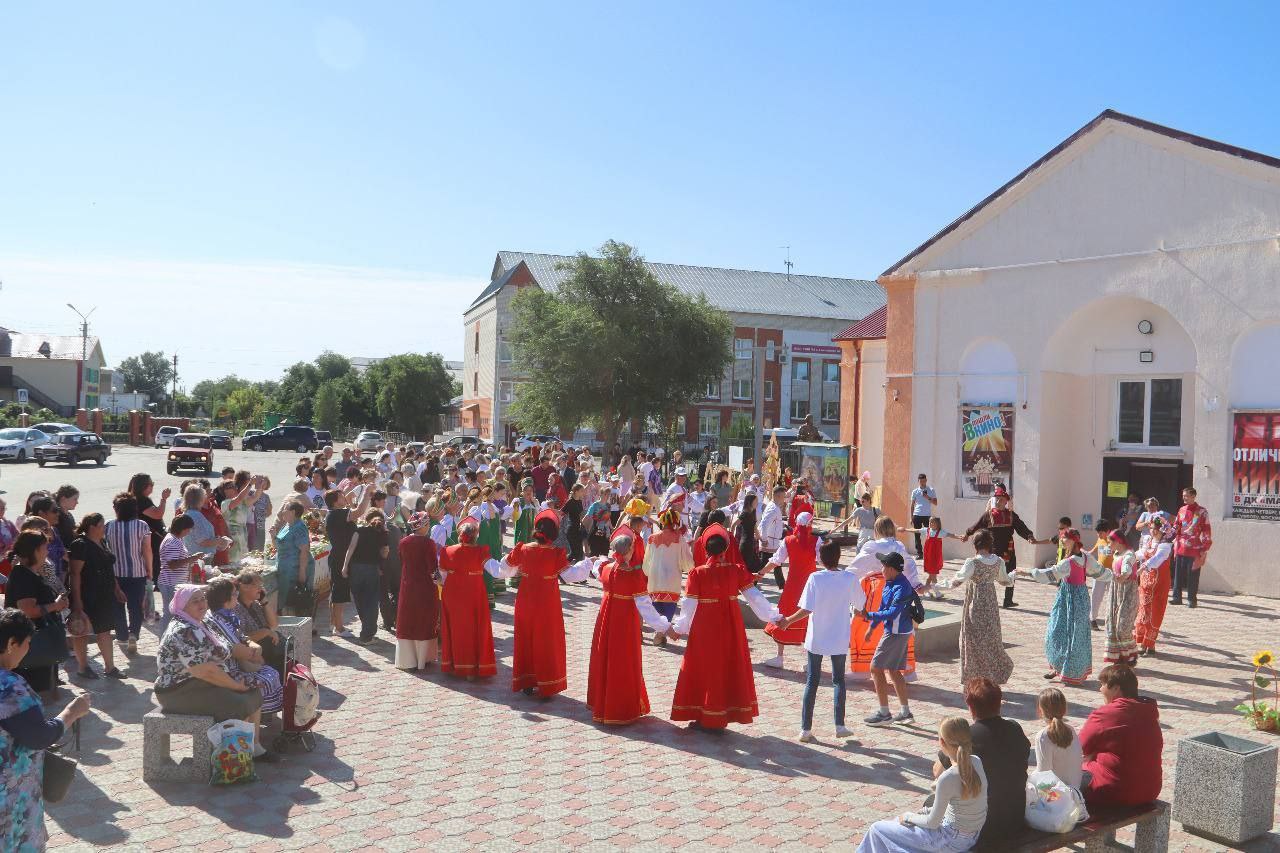 Яблочный Спас в Александровом Гае