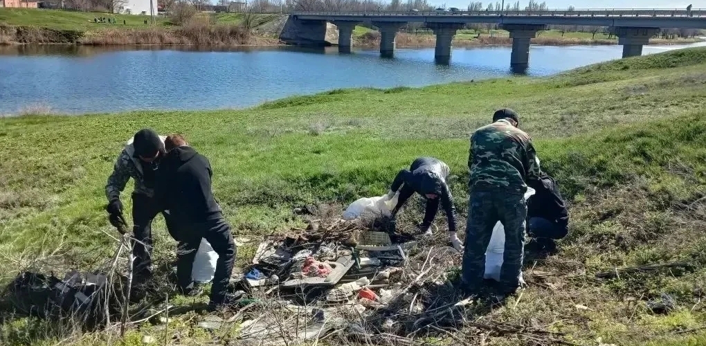 Субботник в Александрово-Гайском районе