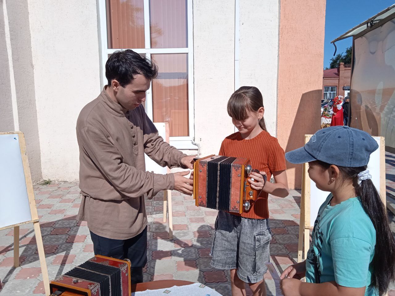 Яблочный Спас в Александровом Гае гармонь