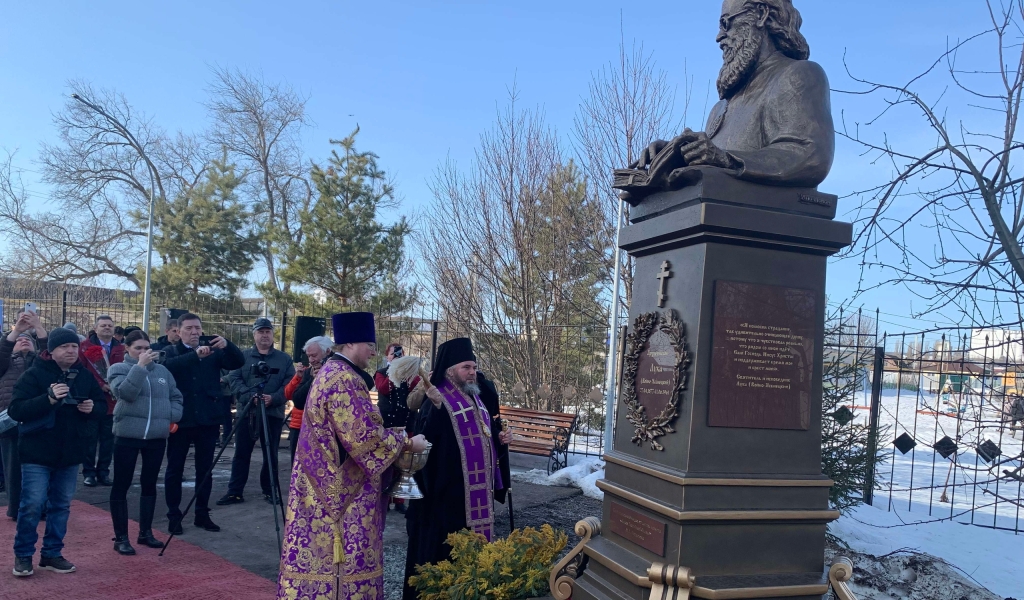 Памятник святому Луке в Романовке