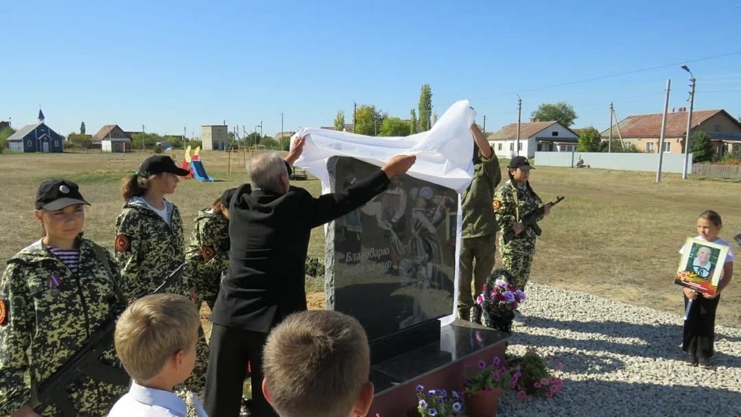 Памятник воинам-освободителям в Степном Марксовского района