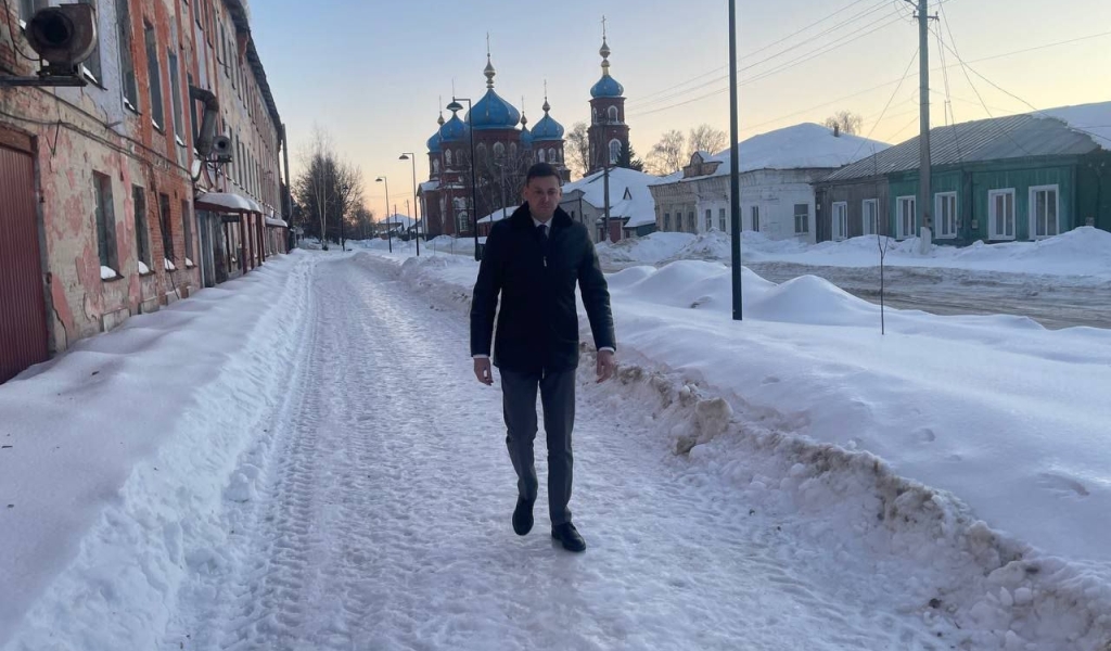 Максим Калядин проверяет уборку Петровска от снега