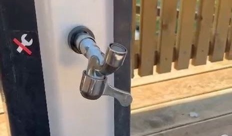 Сломанный фонтанчик в Ровном