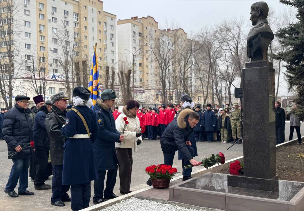 Открытие бюста Юрию Дейнеко