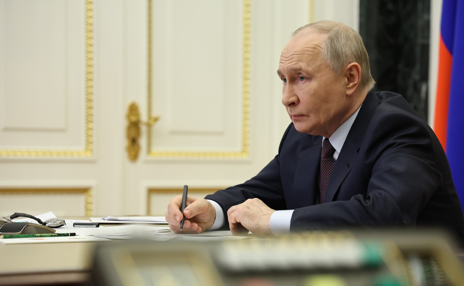 Путин объяснил отключения интернета в городах