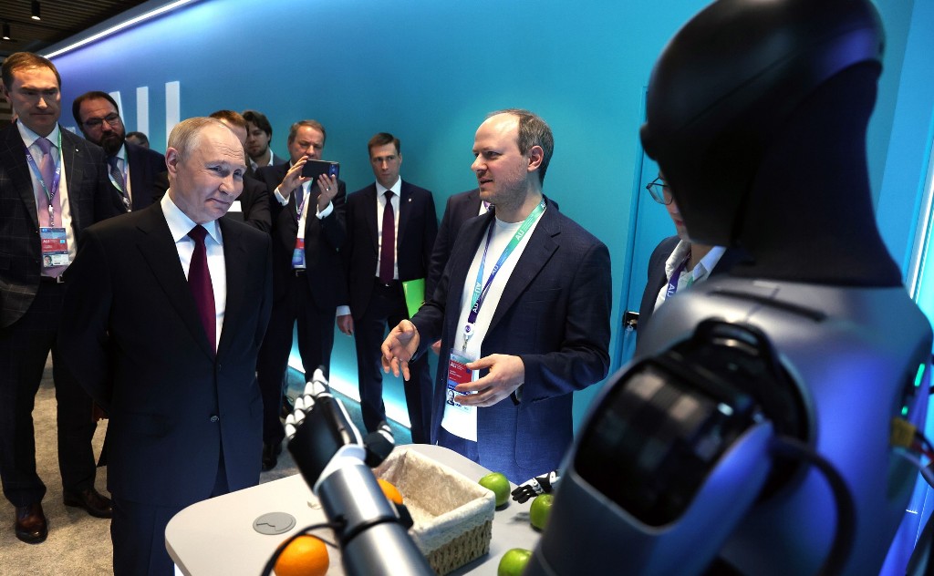 «Зачем тогда включать мозги?»: в России решили повсеместно внедрять ИИ, но с исключениями