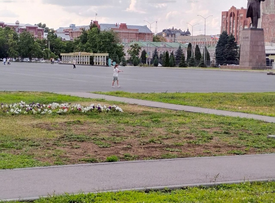 Театральная площадь в Саратове 