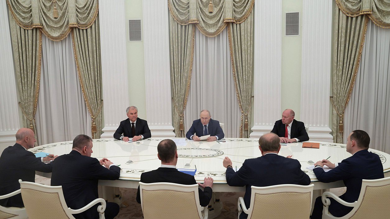Путин - партиям: народное доверие необходимо оправдать своей работой
