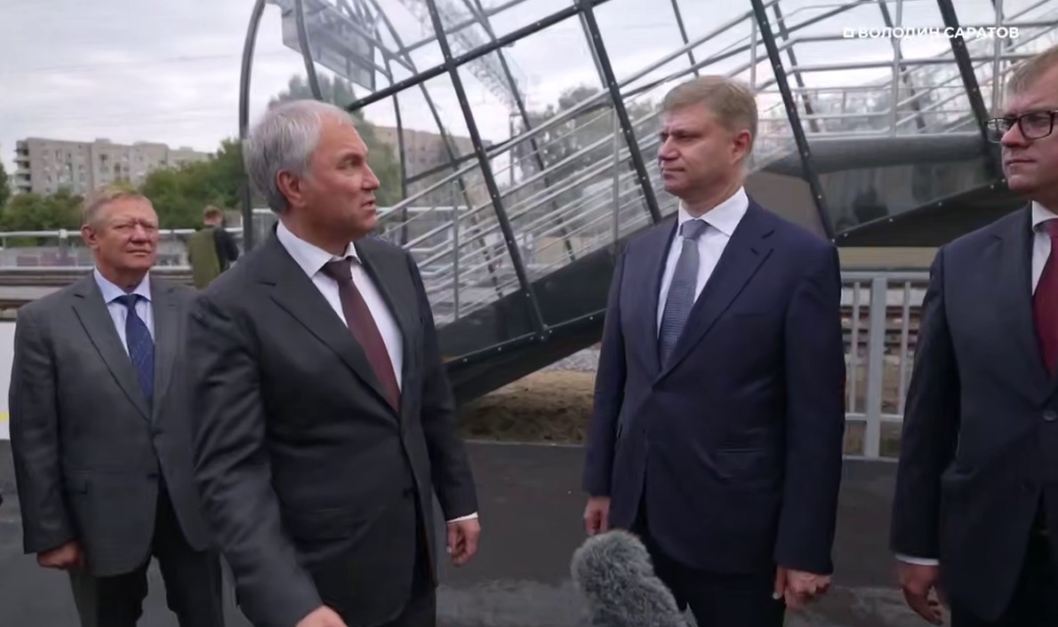Володин осмотрел новый мост с лифтами в Заводском районе Саратова