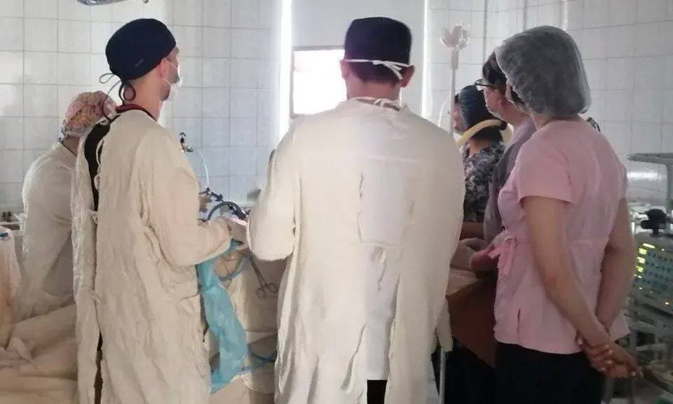 Белый не в тренде: Минздрав утвердил новый цвет формы для врачей