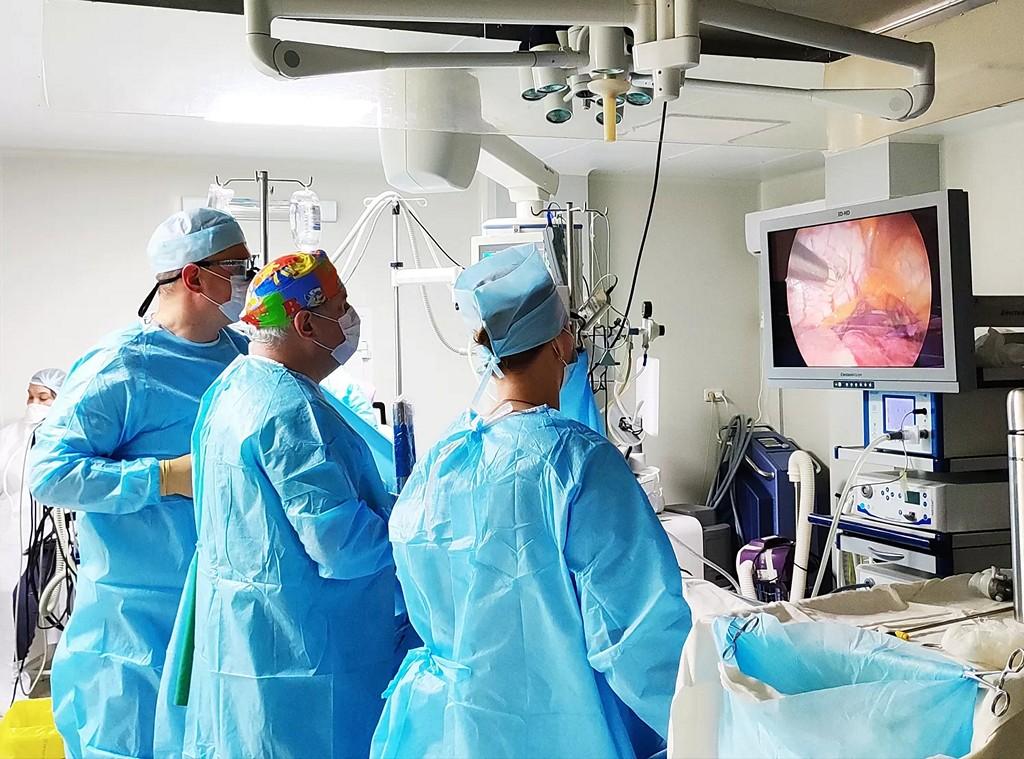 Саратовские врачи впервые провели операцию на сердце с помощью видеокамеры