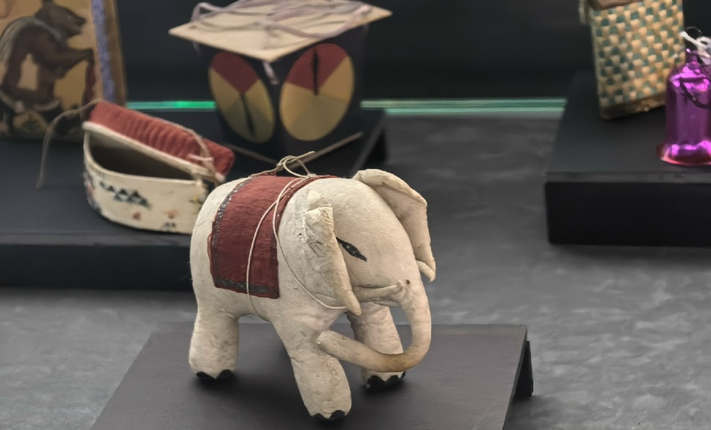 Выставка елочных игрушек 8