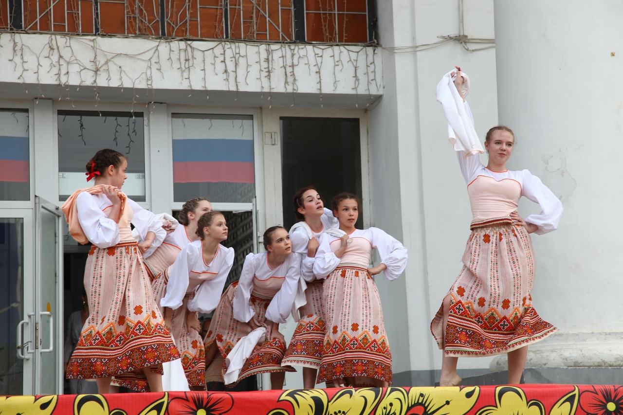 Саратовцев приглашают отпраздновать День семьи, любви и верности концертами и мастер-классами