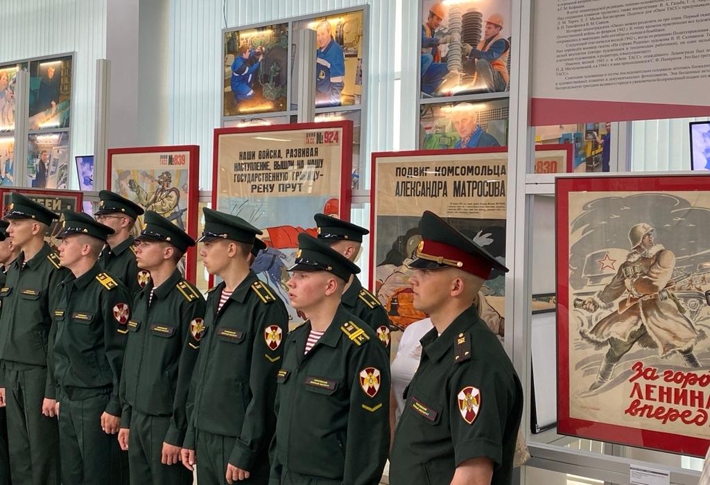 Документы Табакова и лозунги Маршака: в Саратов привезли артефакты Великой Отечественной Документы Табакова и лозунги Маршака: в Саратов привезли артефакты Великой Отечественной