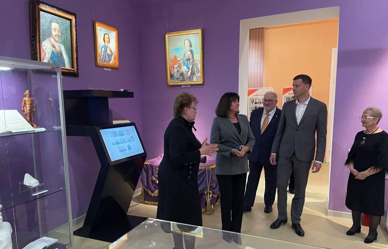 Открытие картинной галереи в Петровске 1