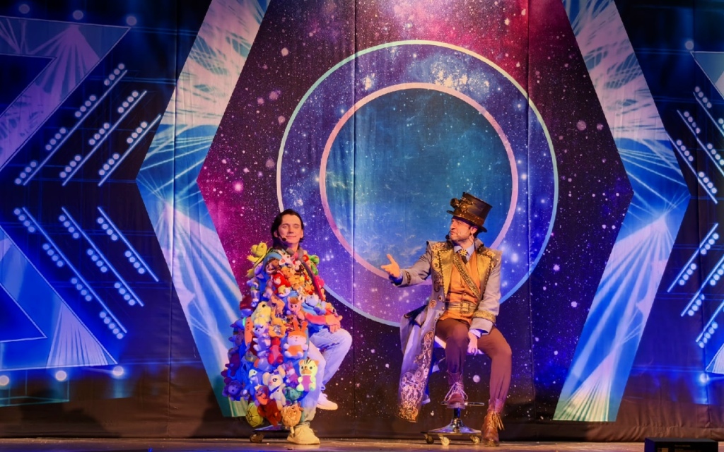 Продавец игрушек 5