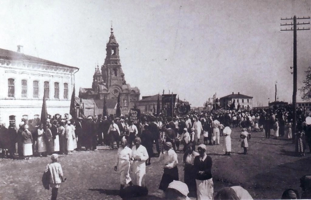 Саратовцы собирают деньги на выкуп старинных фотографий у коллекционера Саратовцы собирают деньги на выкуп старинных фотографий у коллекционера