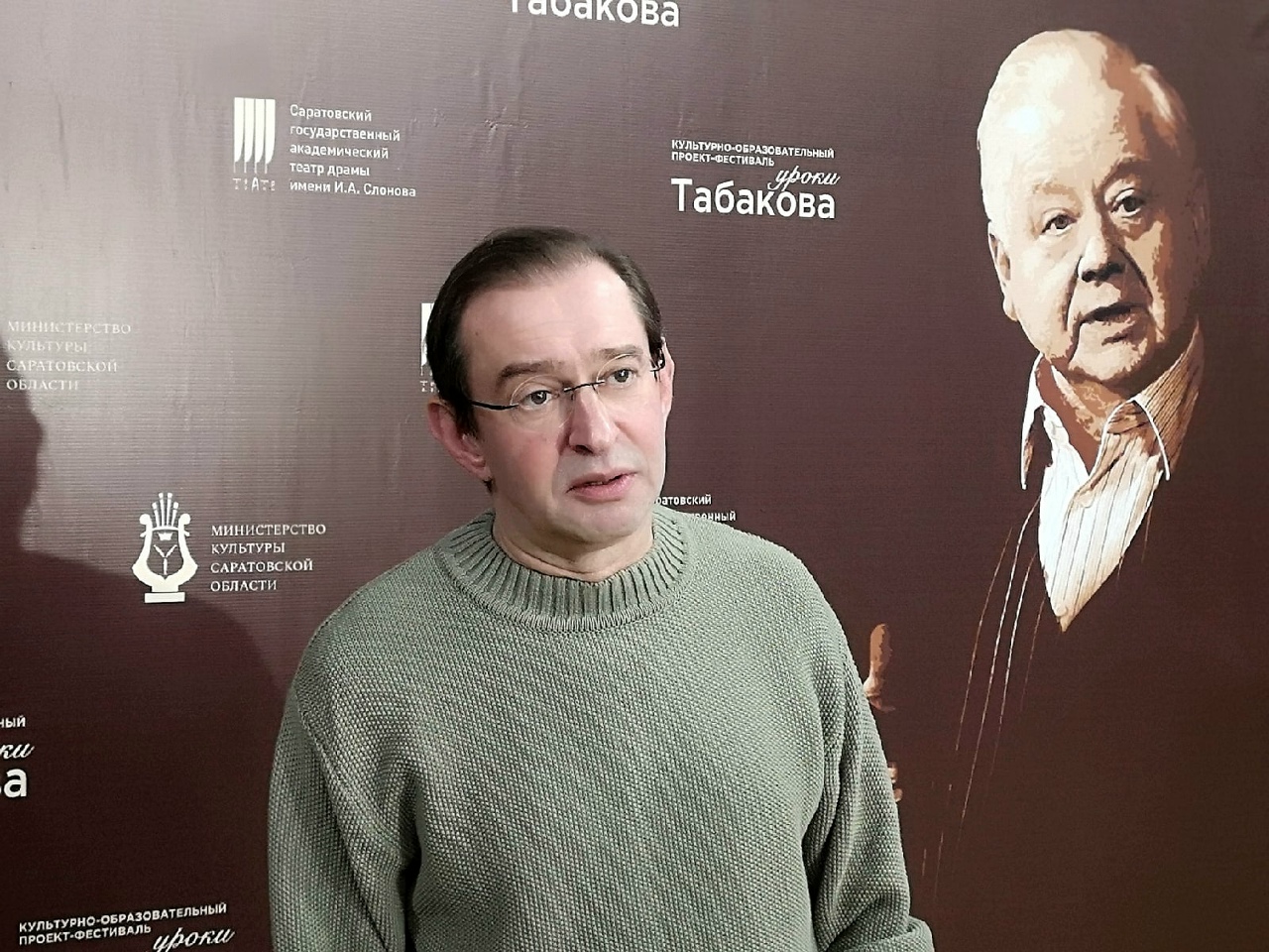 Хабенский и Верник боялись опоздать в Саратов из-за ограничений в аэропортах