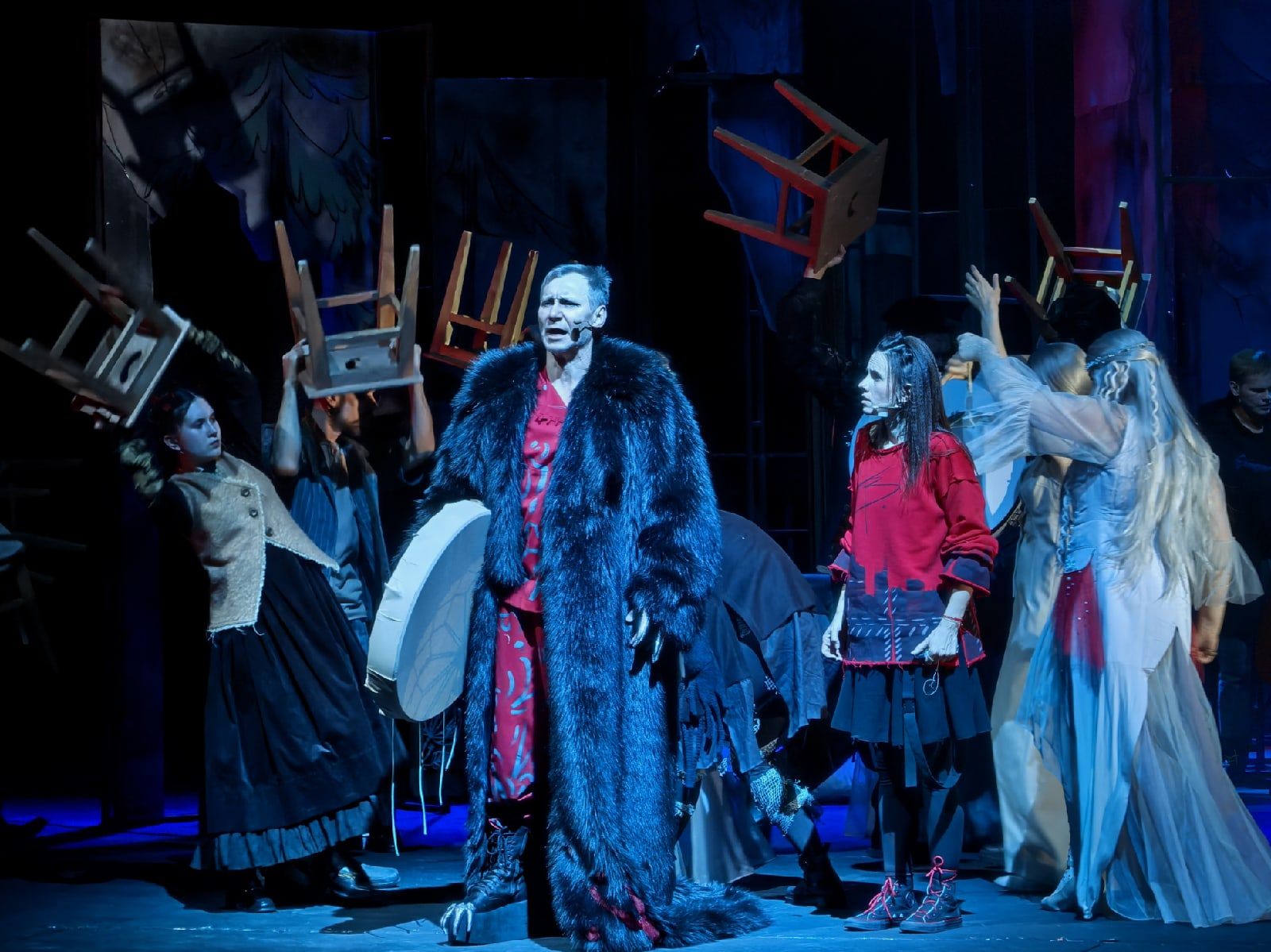 На сцене саратовского театра сыграли спектакль в стиле фэнтези На сцене саратовского театра сыграли спектакль в стиле фэнтези