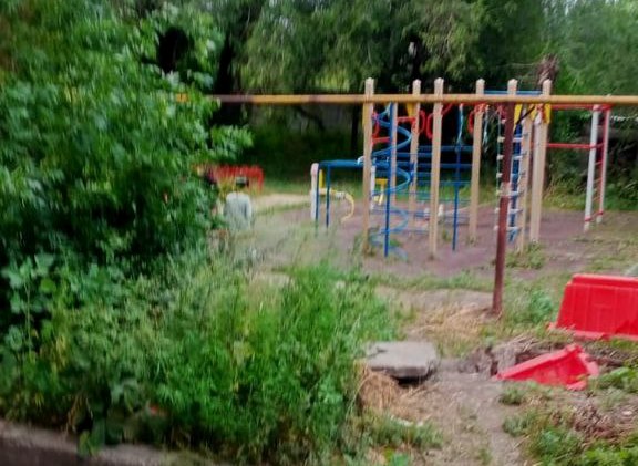 Детская площадка с коноплей в Саратове