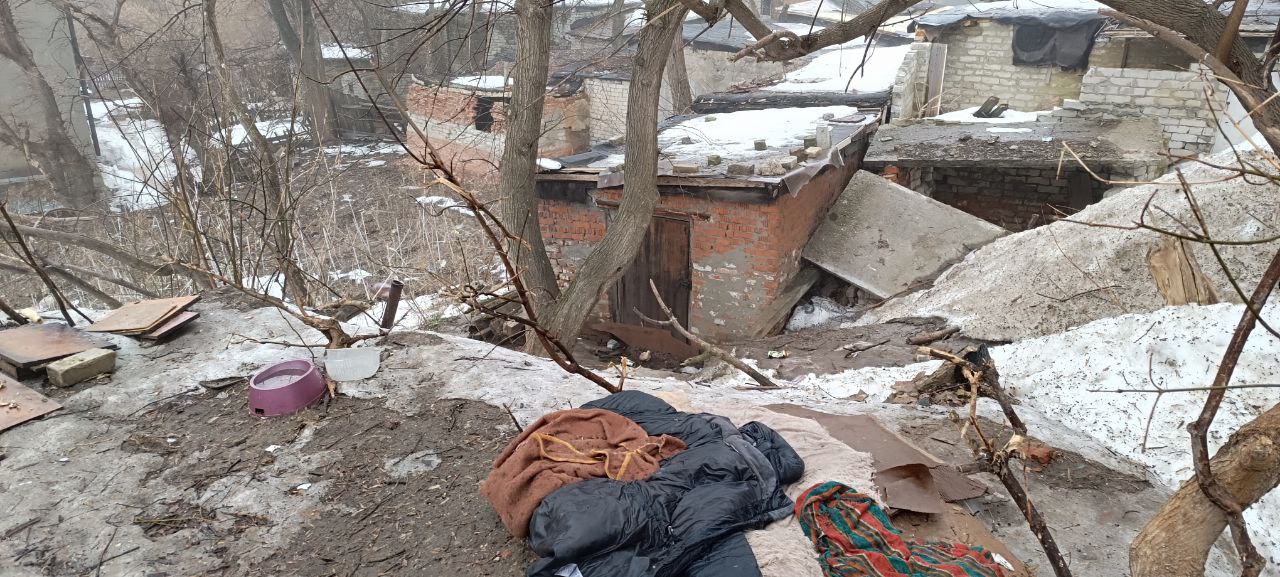 «Грязь, мусор, лужи»: саратовцы показали чиновникам, как выглядят дворы