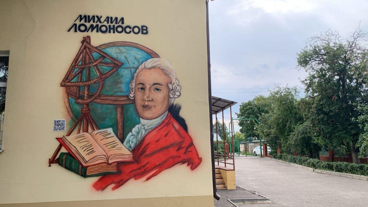 Ломоносов, Пушкин и Кутузов на стенах: портреты героев воспитывают патриотизм саратовских школьников
