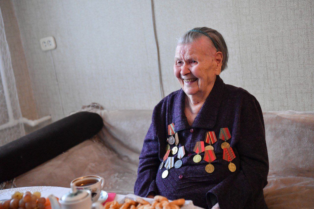 Грузчик - истопник - пекарь: ветеран труда отпраздновала 100 лет