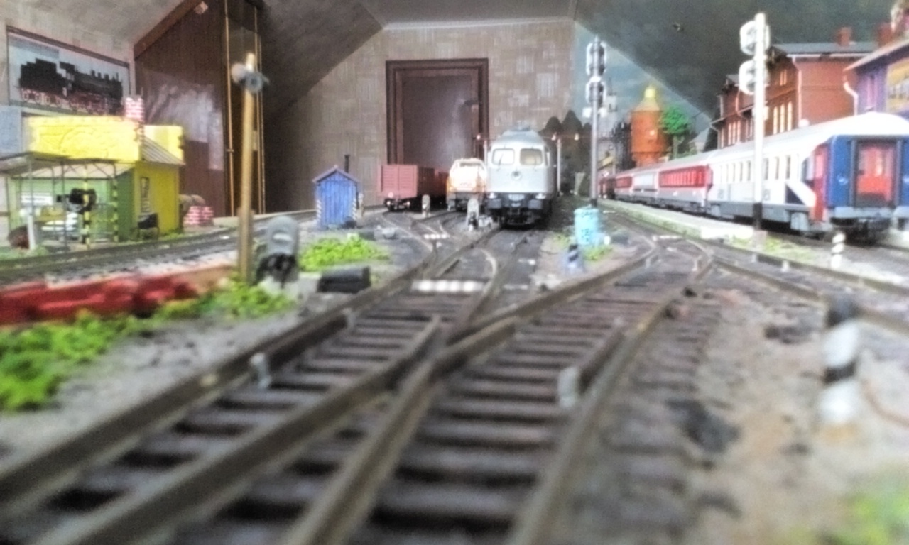 Поезда на чердаке: саратовец построил дома прототип железнодорожного узла Поезда на чердаке: саратовец построил дома прототип железнодорожного узла