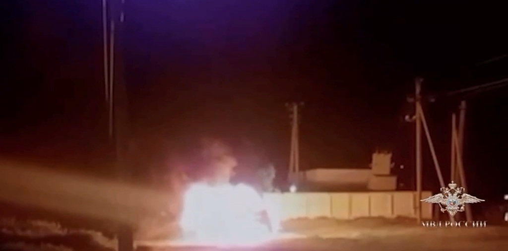 Горящая машина в Питерке