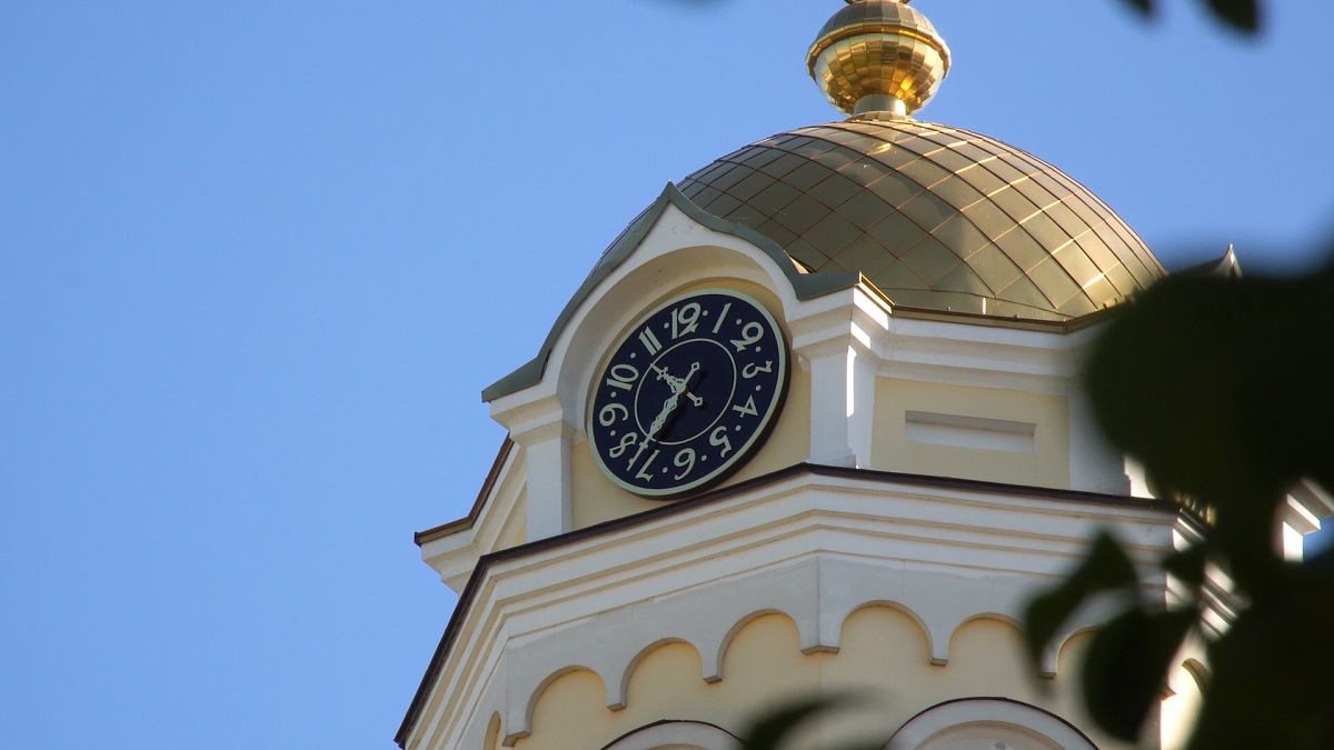 Часы на соборе в Энгельсе