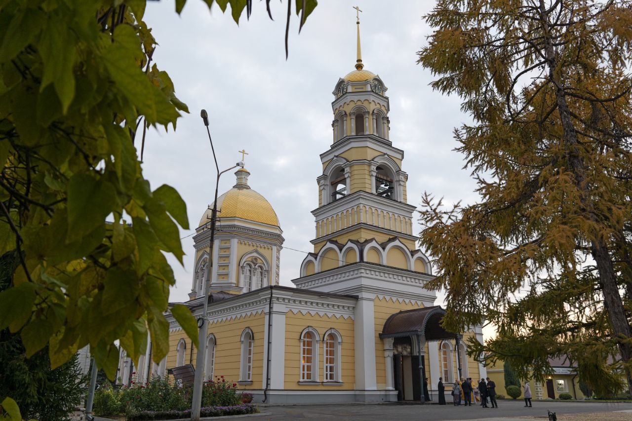 И часы в подарок: саратовцы отмечают 200-летний юбилей собора в Энгельсе