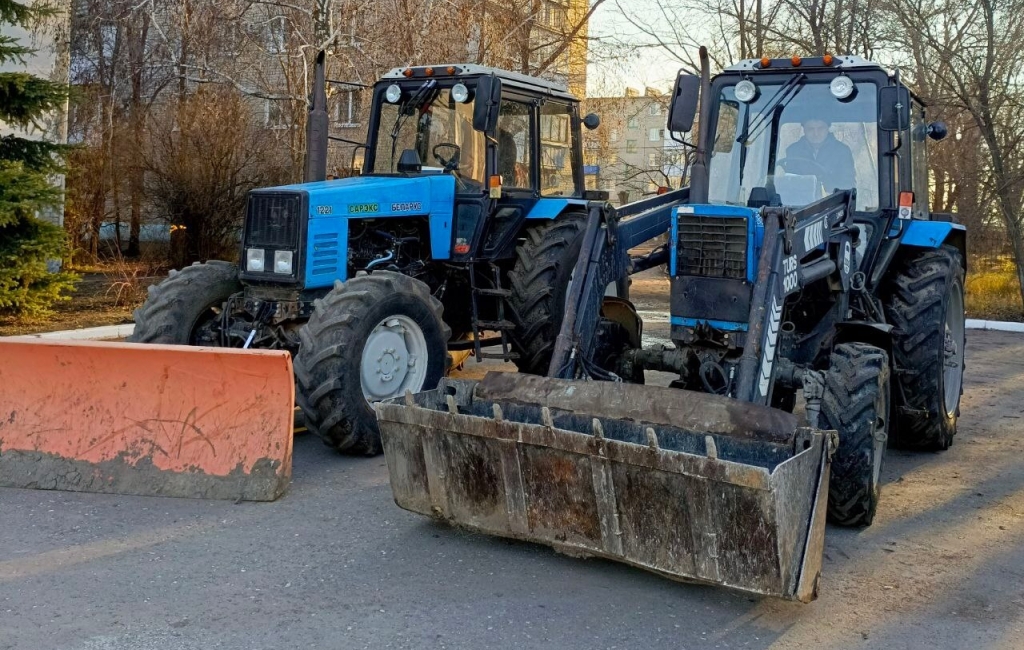 Тракторы и реагенты: как в Саратовской области готовятся к борьбе со льдом и снегом