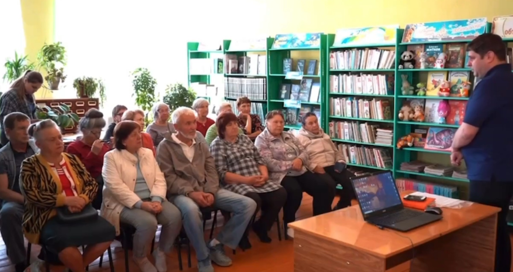Пенсионеров из саратовского посёлка научат противодействовать телефонным мошенникам