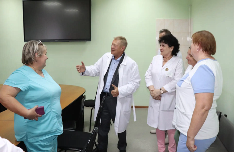 Николай Панков пообщался с медиками из Романовского района